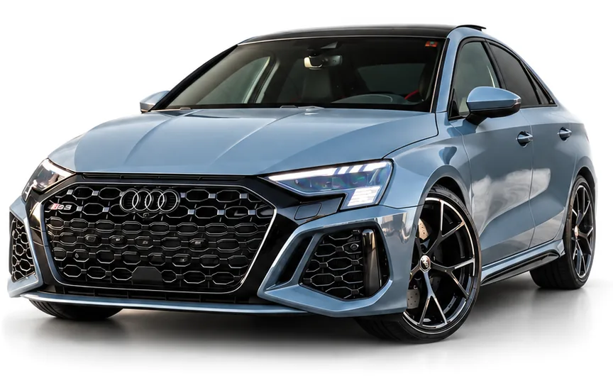 Grijsblauwe Audi RS3 sedan